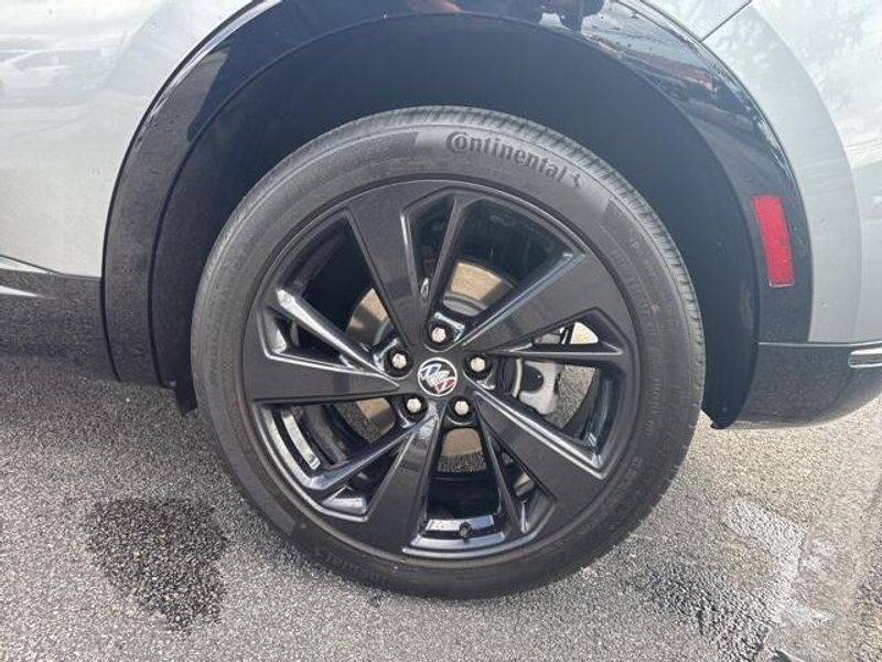 2023 Buick Envision Essence photo 9