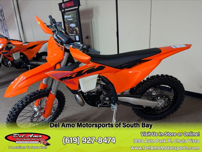 2025 KTM 250 XCImage 3