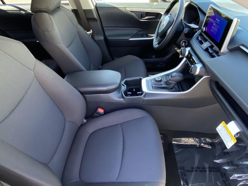 New 2025 Toyota RAV4 Hybrid LEImage 10