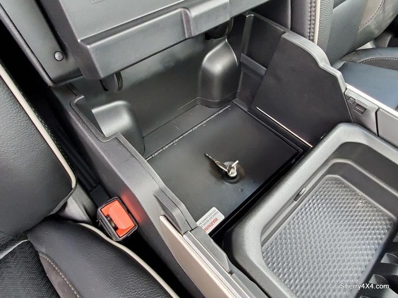 2022 RAM 1500 Laramie Crew Cab 4x4 5