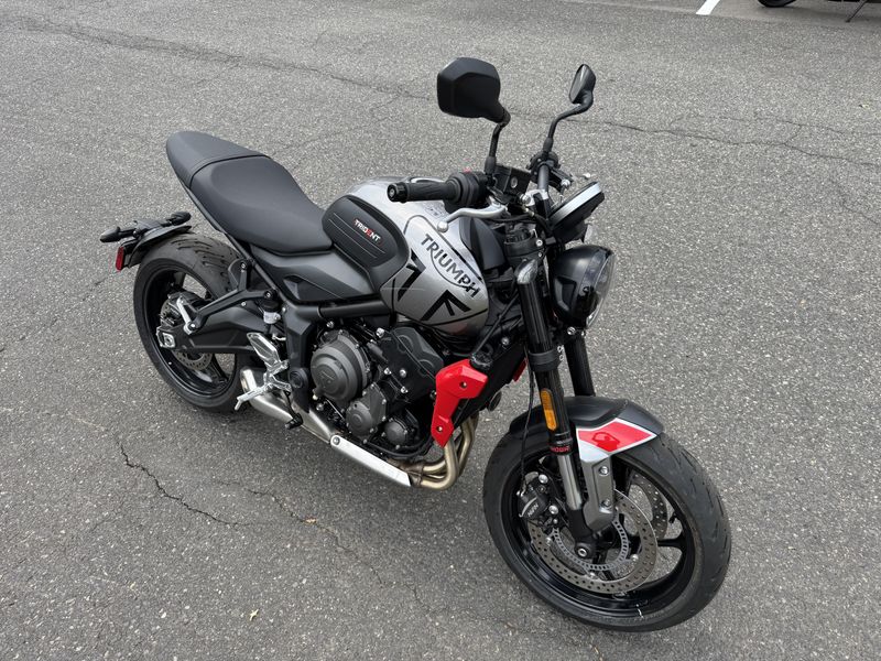 2024 Triumph Trident 660 Silver Ice 