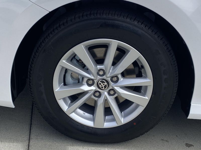 2025 Toyota Camry LEImage 8