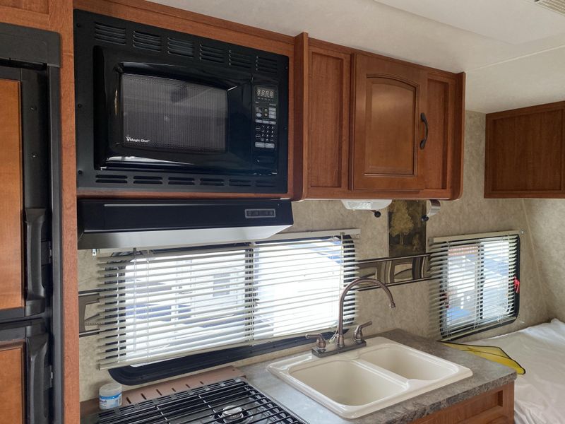Used 2010 FOREST RIVER SURVEYOR SPORT 186 Image 11