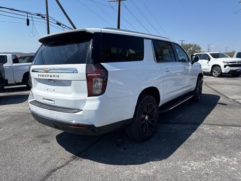 2024 Chevrolet Suburban LS photo 5