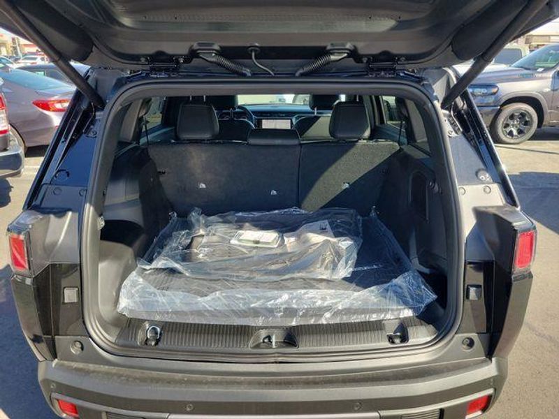 New 2026 Jeep Cherokee Overland 4x4