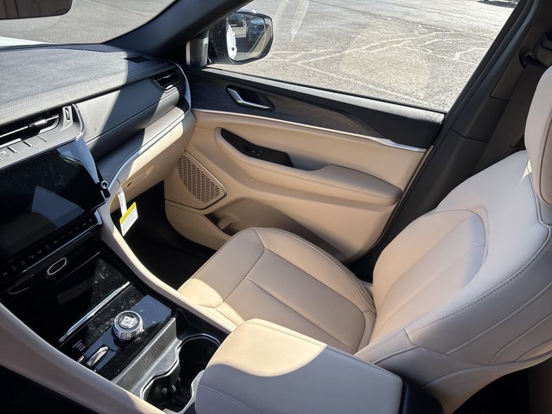 New 2026 Jeep Grand Cherokee Limited 4x4Image 28