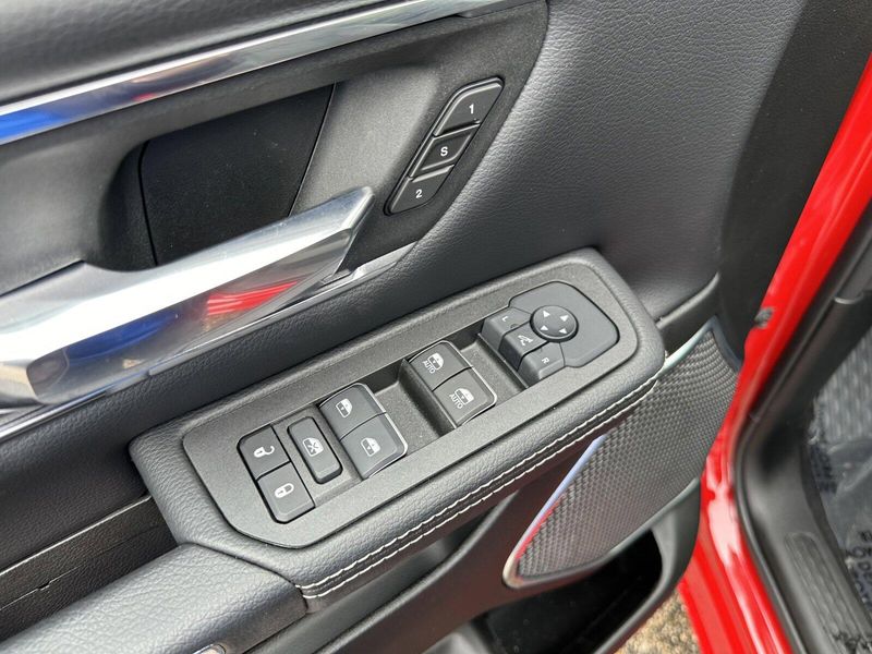 2025 RAM 1500 LaramieImage 15