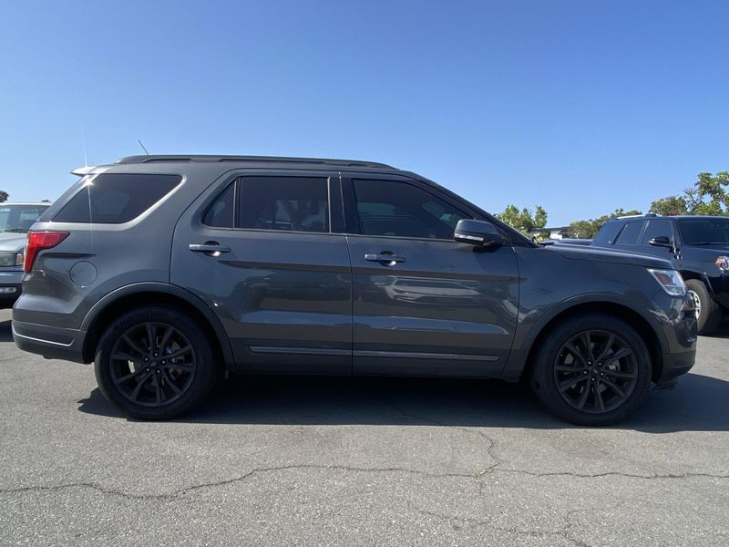 Used 2019 Ford Explorer XLTImage 2