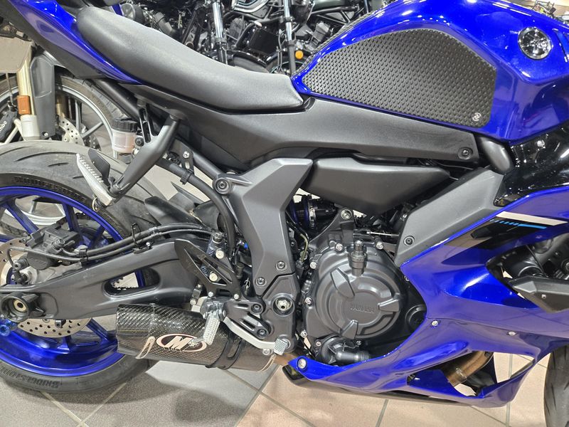 USED 2025 YAMAHA YZF R7 Image 11