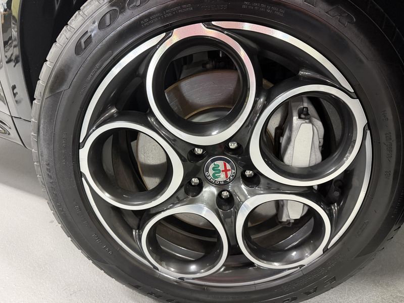 Used 2024 Alfa Romeo Tonale Ti Premium eAWD w/SunroofImage 24