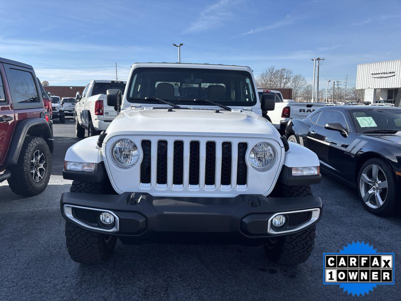 Used 2022 Jeep Gladiator OverlandImage 2