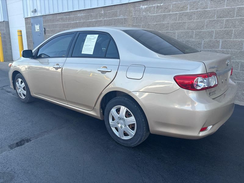 2011 Toyota Corolla L photo 3