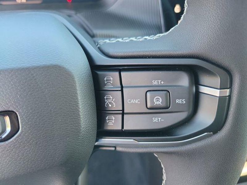 New 2026 Jeep Cherokee Overland 4x4