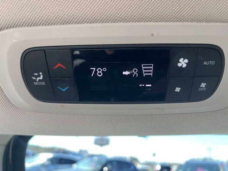 2023 Chrysler Pacifica Touring LImage 33