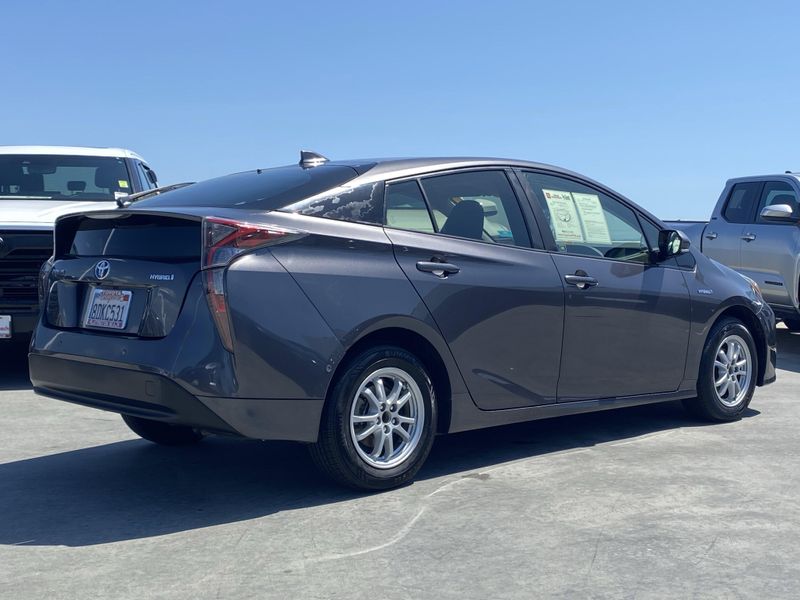 Used 2018 Toyota Prius ThreeImage 3