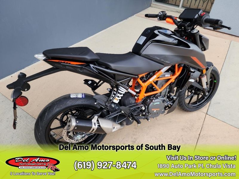 2023 KTM 390 DUKE  in a GREY exterior color. Del Amo Motorsports of South Bay (619) 547-1937 delamomotorsports.com 