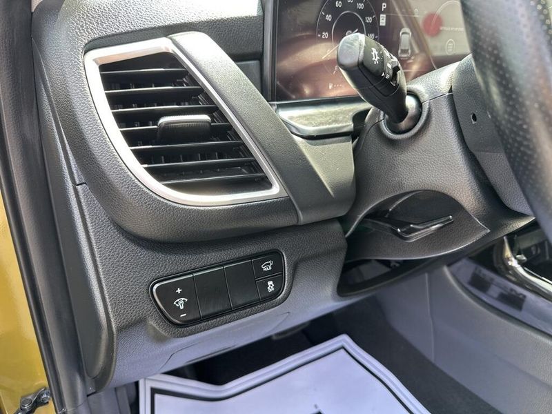 Used 2024 Kia Seltos SXImage 30