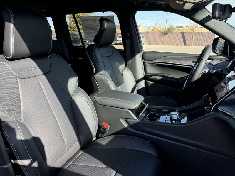2025 Jeep Grand Cherokee OverlandImage 16