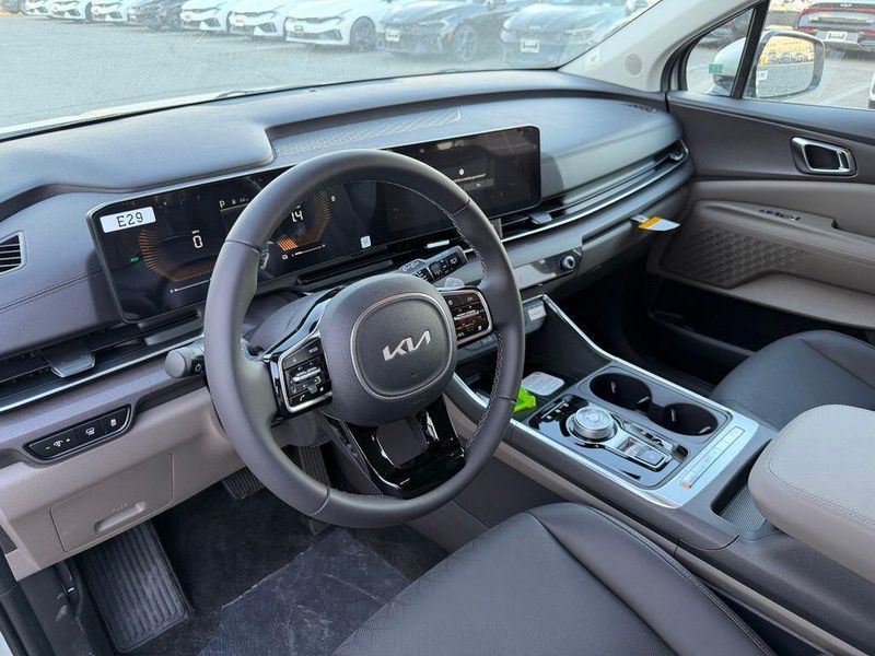 New 2026 Kia Carnival Hybrid EXImage 10