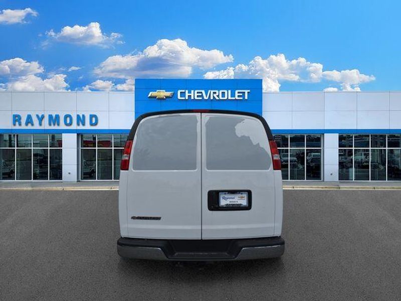 New 2025 Chevrolet Express 2500 Work VanImage 5