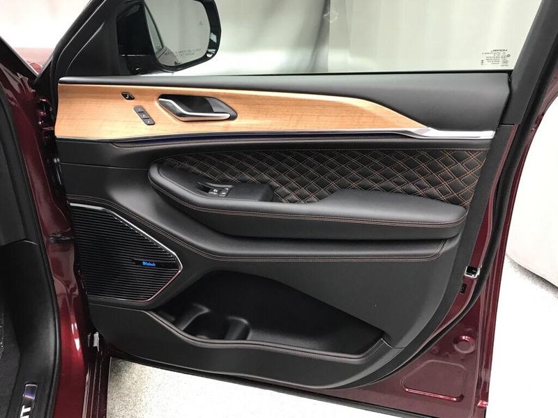 New 2026 Jeep Grand Cherokee L Summit 4x4Image 16