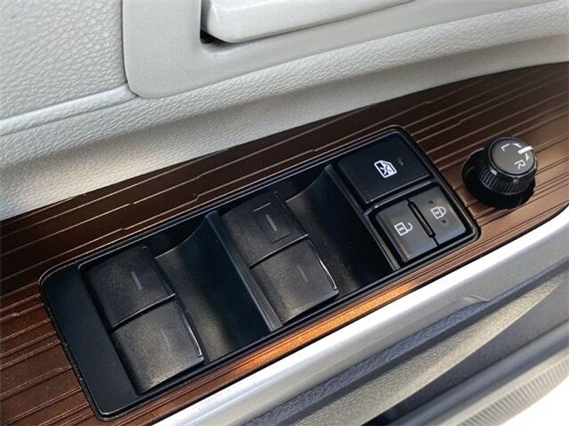 2021 Toyota Sienna LEImage 21