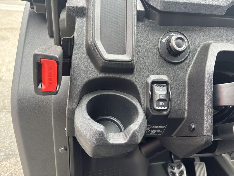 New 2026 Can-Am DEFENDER MAX DPS HD9 Image 17