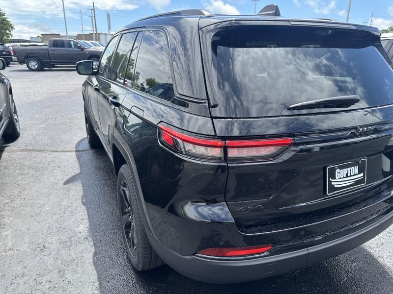 2025 Jeep Grand Cherokee Limited 4x4Image 10