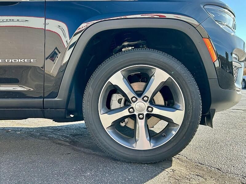2025 Jeep Grand Cherokee Limited photo 4