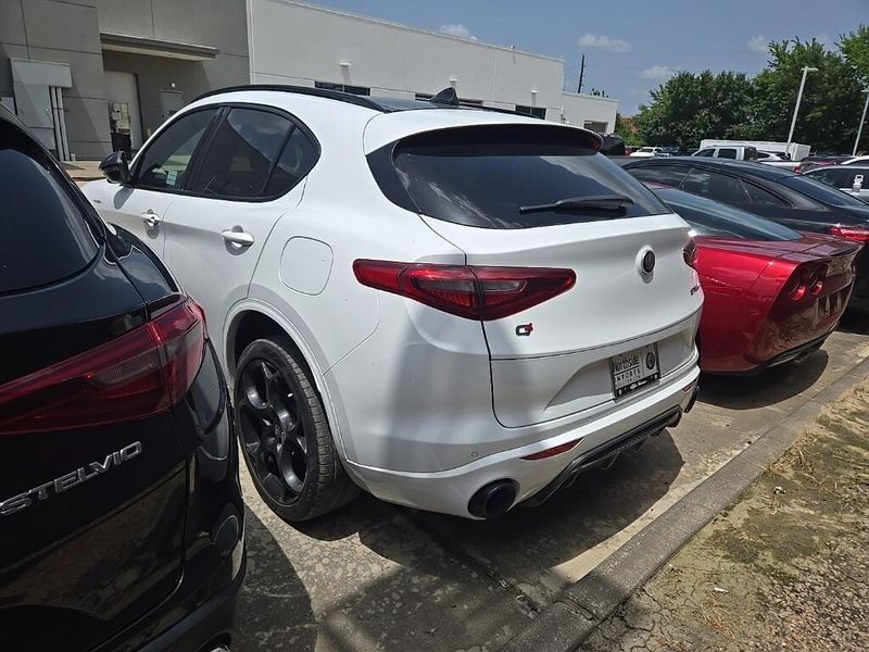 2022 Alfa Romeo Stelvio VeloceImage 4