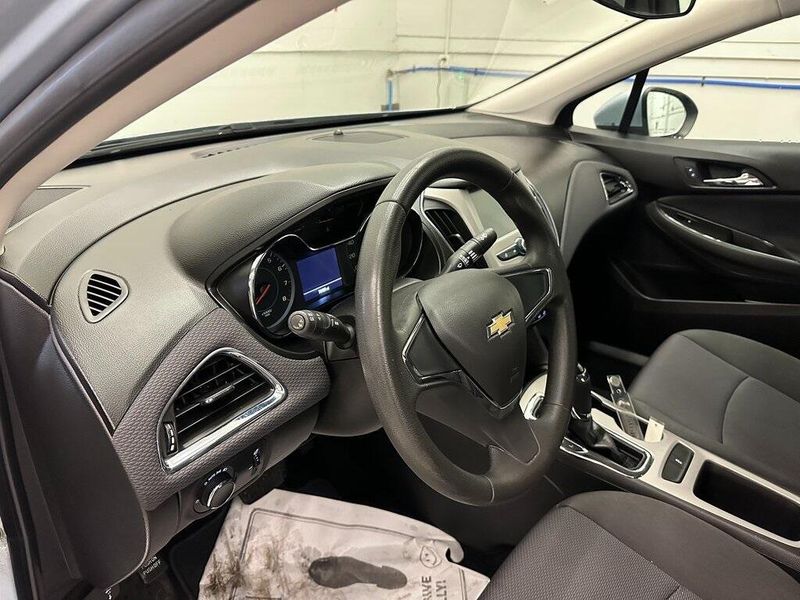 2018 Chevrolet Cruze LSImage 17