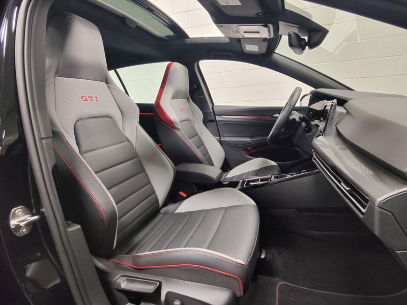 2024 Volkswagen Golf GTI SE w/Sunroof/Leather PkgImage 4