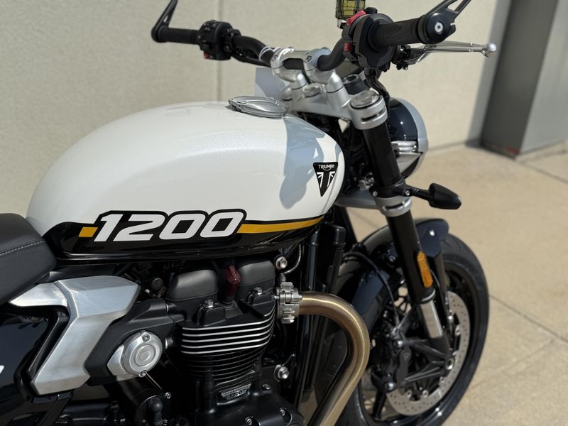 2025 Triumph SPEED TWIN 1200Image 6