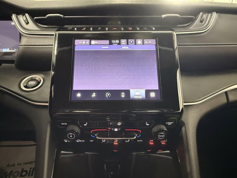 Used 2023 Jeep Grand Cherokee LaredoImage 33
