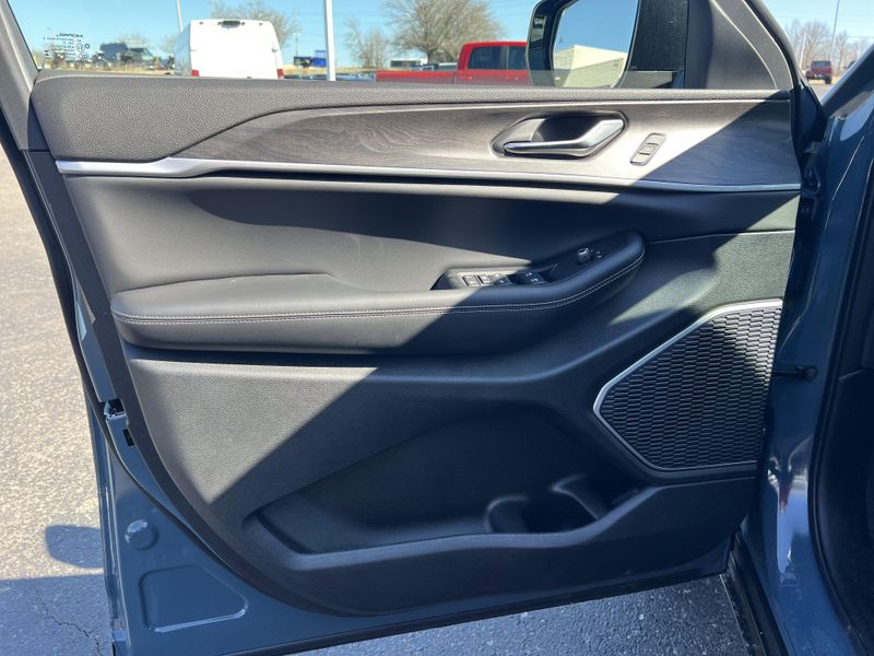 New 2026 Jeep Grand Cherokee Limited 4x4Image 13