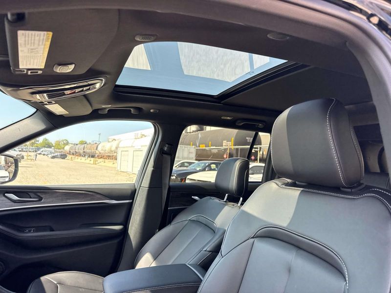 New 2026 Jeep Grand Cherokee Limited 4x4