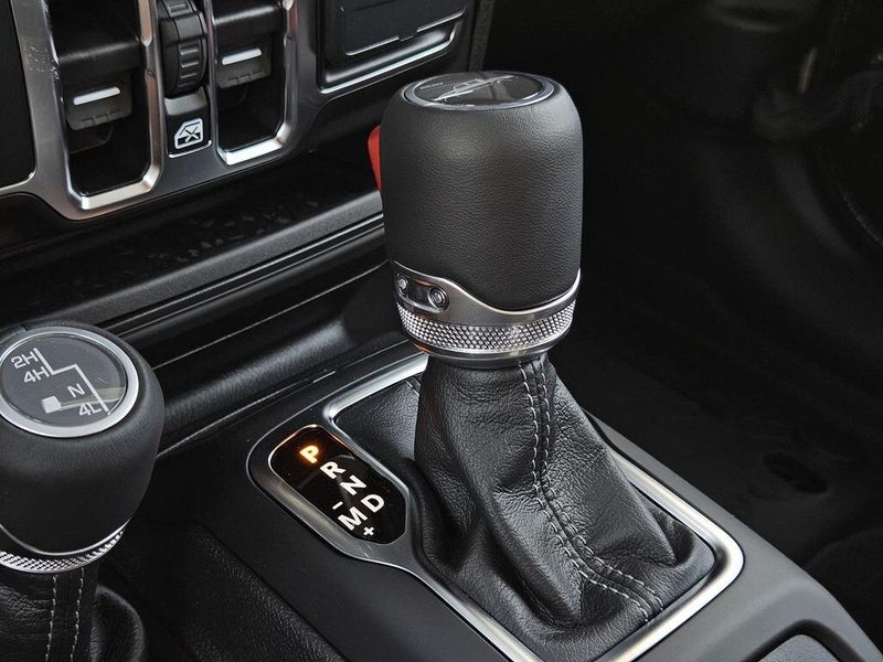 2025 Jeep Gladiator High Tide 4x4Image 20