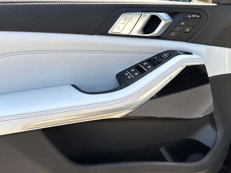 New 2027 BMW X7 xDrive40iImage 15