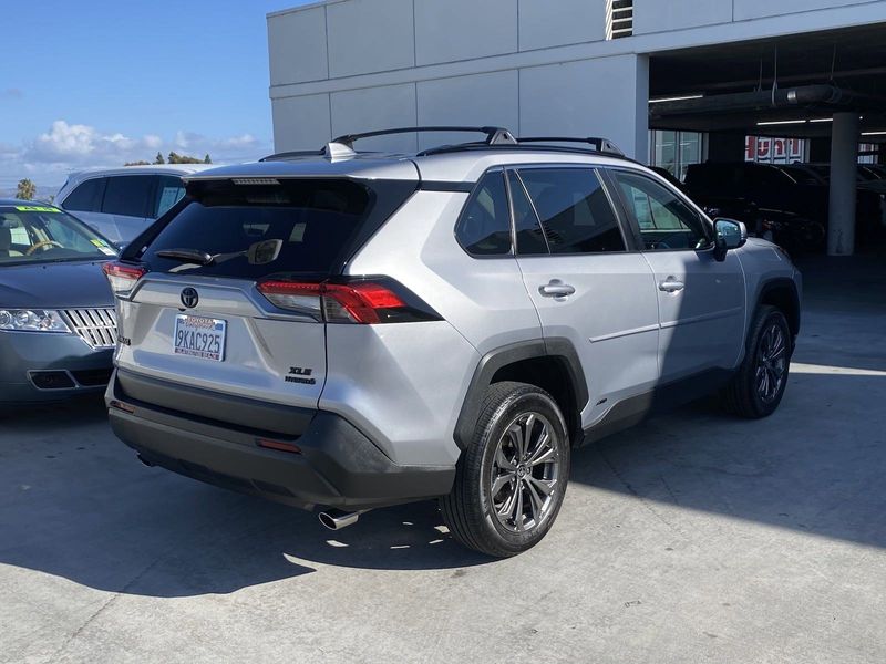 2024 Toyota RAV4 XLE PremiumImage 3