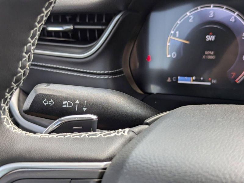 New 2024 Jeep Grand Cherokee L Limited 4x2Image 29