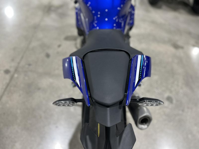 New 2025 Yamaha YZF-R1 Image 11