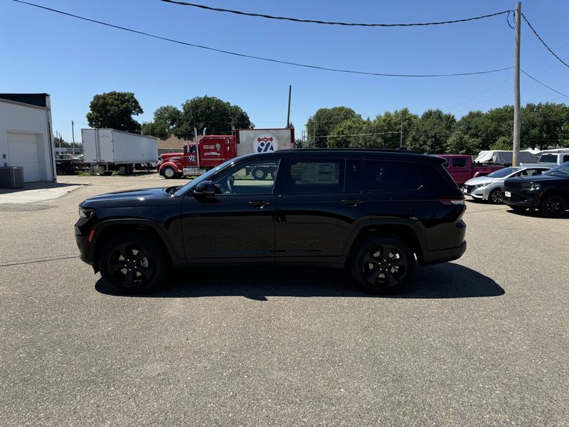 2024 Jeep Grand Cherokee L Altitude X 4x4Image 5