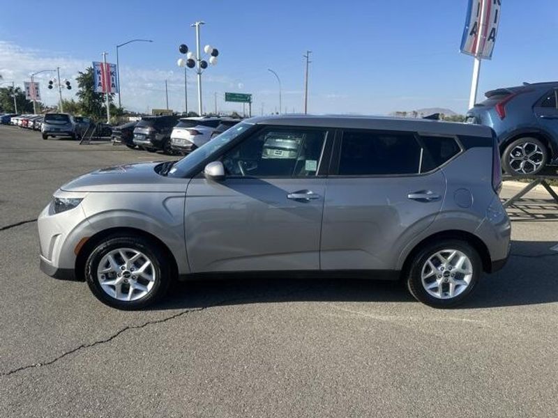 Used 2023 Kia Soul LXImage 2