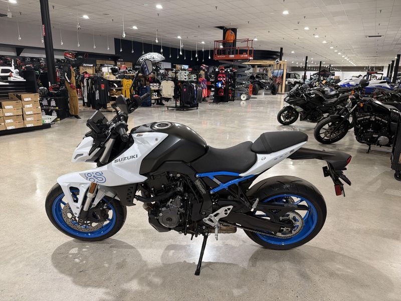 Used 2023 Suzuki GSX-8S  in a WHITE exterior color. Victorville Del Amo Motorsports 760-241-7387 delamomotorsportsofvictorville.com 