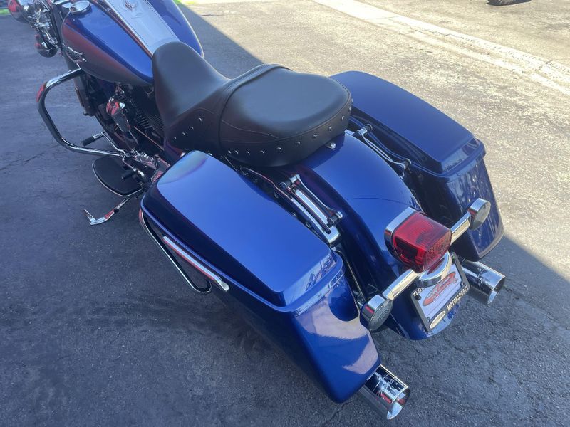 Used 2017 Harley-Davidson ROAD KING Image 11