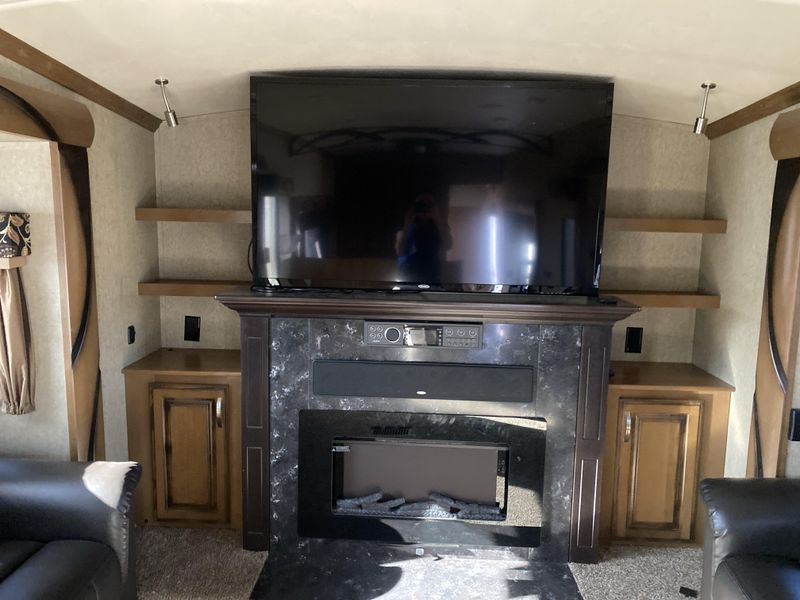 Used 2018 FOREST RIVER CEDAR CREEK 38 FLX Image 13