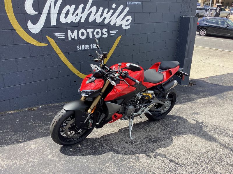 New 2025 Ducati Streetfighter V2 
