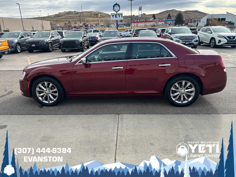 2019 Chrysler 300 Limited photo 3