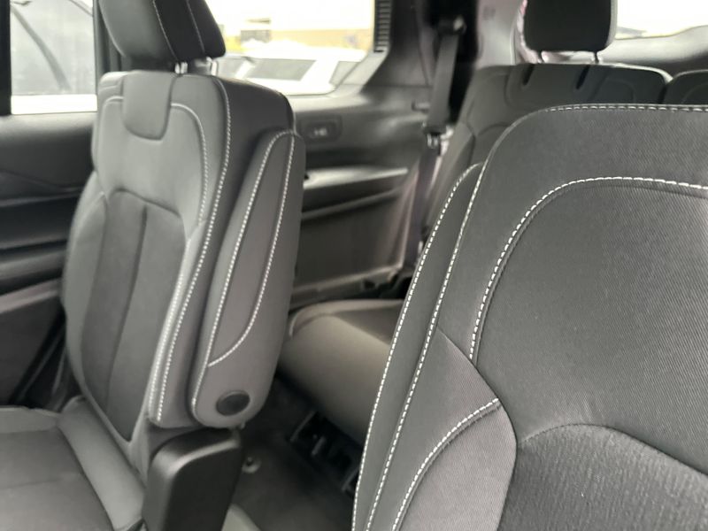 New 2025 Jeep Grand Cherokee L Laredo X 4x4Image 16