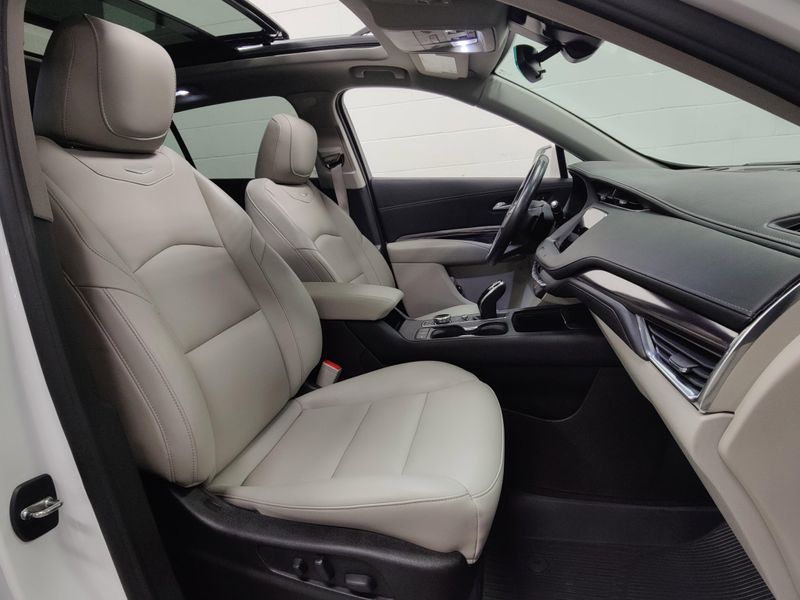 Used 2021 Cadillac XT4 AWD Luxury w/Sunroof/Cold PkgImage 6